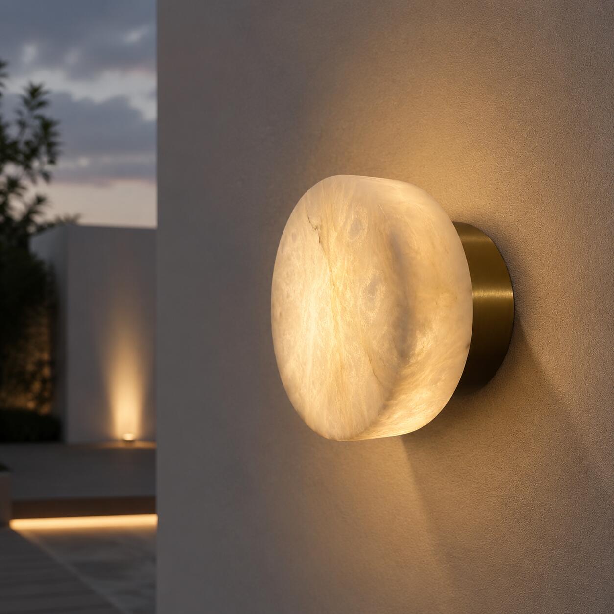 مصباح جداري خارجي مقاوم للماء  - مراجعة Outdoor Lighting Year Round وسعره